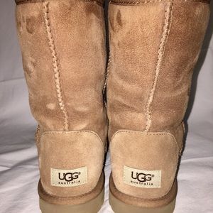 UGG Classic Short - Excellent Condition